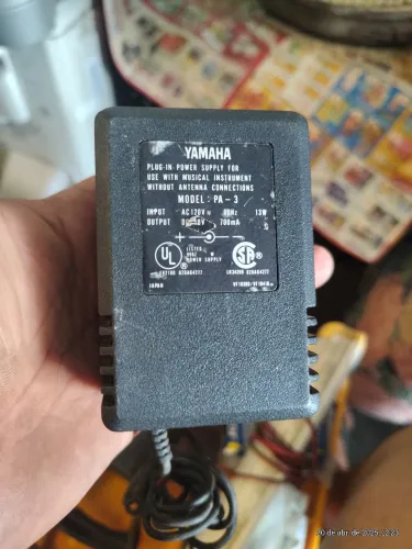Fonte de Alimentação Yamaha PA-3 para Instrumentos Musicais