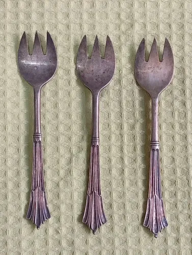 3 garfinhos de sobremesa (3 dentes curtos) feitos em metal prateado por Hukin & Heath