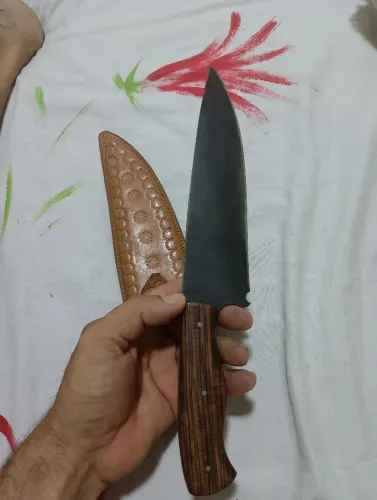 Faca artesanal com bainha de couro