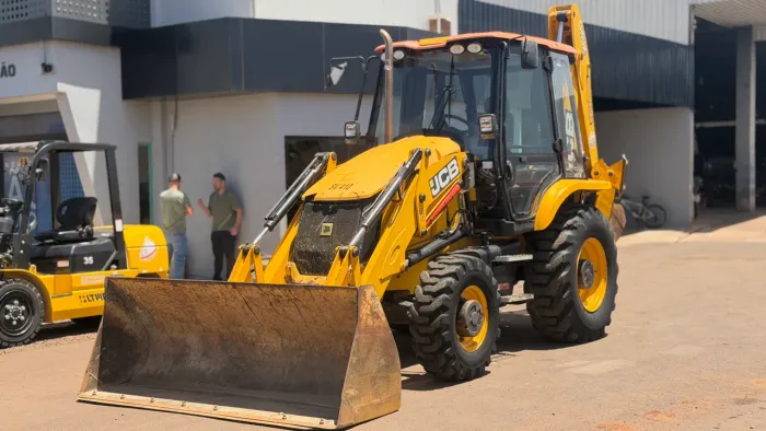 Retroescavadeira JCB 3CX 4x4 2020
