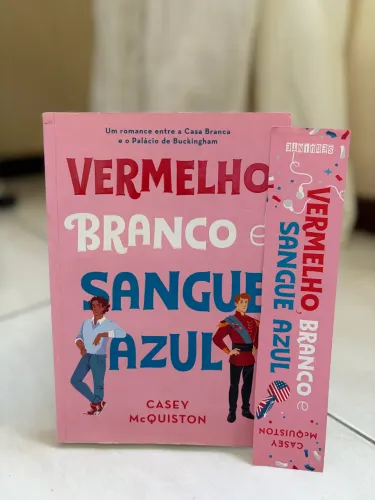 Livro Vermelho Branco e Sangue Azul