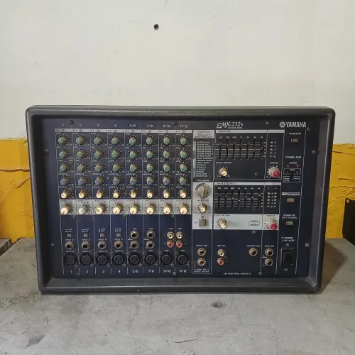 Mesa de som amplificada Yamaha emx212s