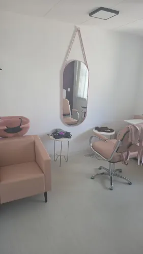 Vende se tudo de esmalteria