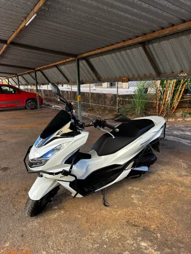 Vendo PCX 160cc ABS, moto exclusiva para quem busca conforto!