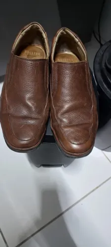 Sapato em couro costurado marrom 