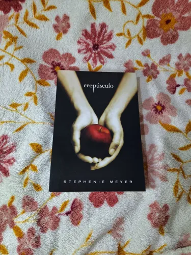 Livro crepúsculo SEMI-NOVO saga crepúsculo