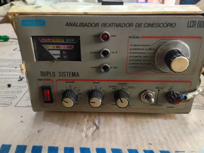 VENDO APARELHOS ANTIGOS FREQUENCIM ANTIGO E REATIVADOR DE CINESCOPIO ANTIGO FUNCIONANDO 