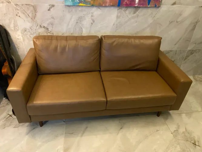 Vendo Sofá Noah 1,80m Couromax Tan