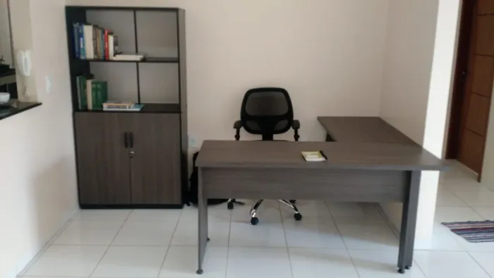 Mesa de escritório em L