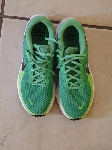 Nike revolution 8