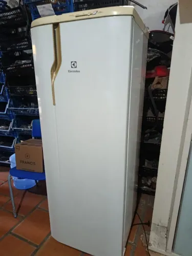 Geladeira Electrolux RDE33 236 litros