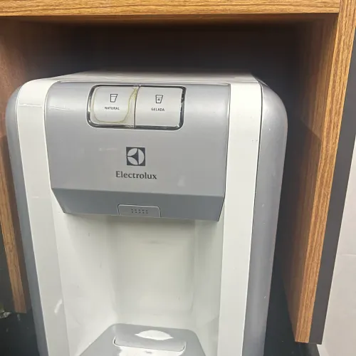 Purificador de água com compressor Eletrolux 220