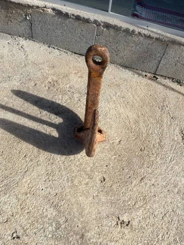 Vendo âncora antiga para decoração 