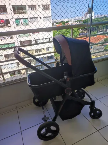 Carrinho de bebê + bebê conforto