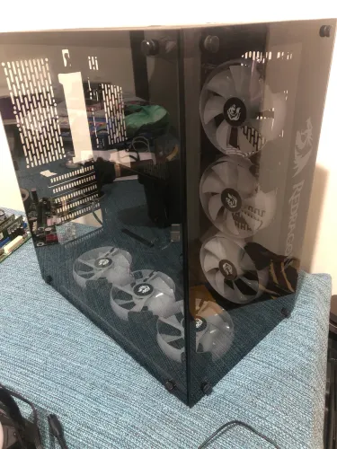 Gabinete Redragon Wideload + fans