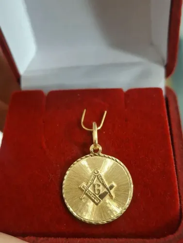 Pingente maçonaria ouro 18k