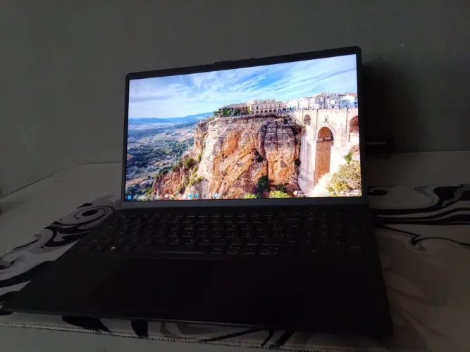 Notebook Dell inspiron 15 com carregador, suporte de notebook e mouse de brinde