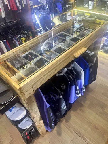 Mesa central para loja e comércio 