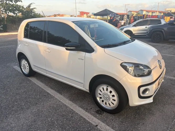Volkswagen Up! Black/white/red 1.0 T. Flex 12V 5P 2015