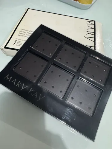 Expositor original Mary Kay para maquiagem com caixa