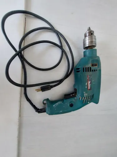 Furadeira Makita, 220 e 110vts.
