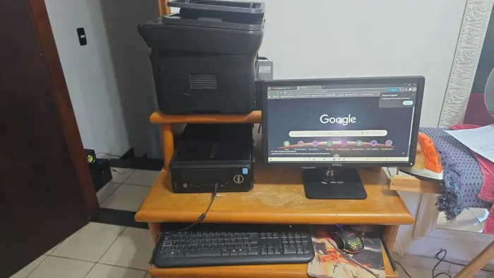 COMPUTADOR, IMPRESSORA E MESA