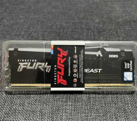 Memória ram 1x 16gb ddr5 5600mhz, troco por 2x 8 ddr5 mesma frequência