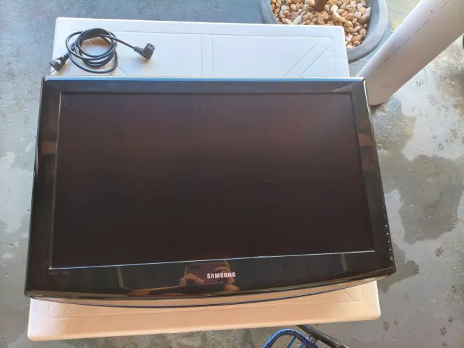 Tv Samsung 32 Pol. 270,00