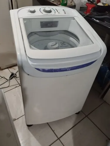 Vendo máquina de lavar roupa de 15 kilos da marca Electrolux