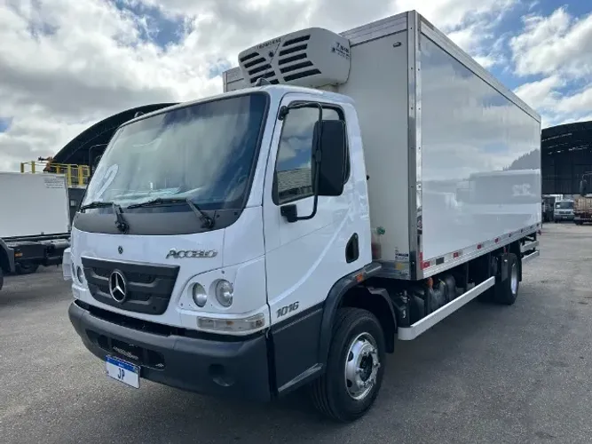 mb 1016 bau frigorifico ano 2022