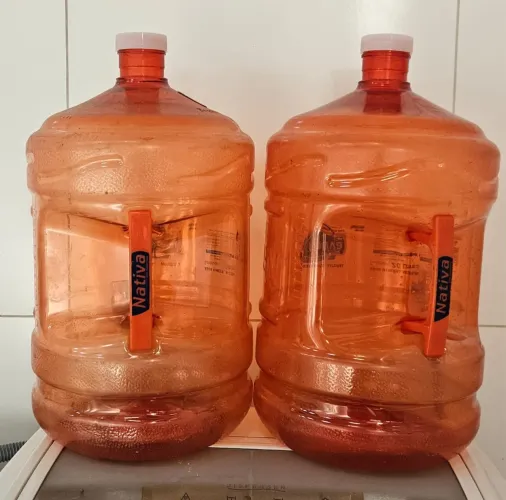 2 Garrafão de água Nativa com alça 20 litros com suporte