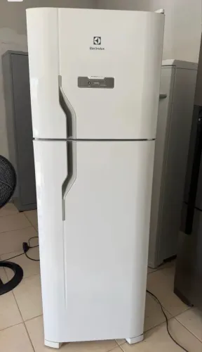 Geladeira Eletrolux Dúplex semi nova pra vender hoje