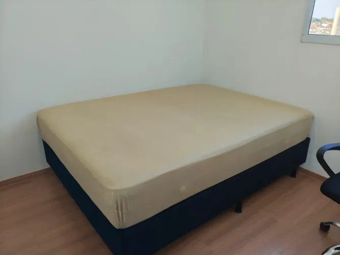 Vendo cama box de casal com molas ensacadas