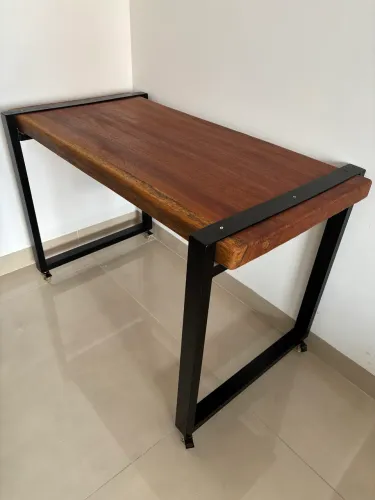 Mesa industrial de madeira - home office