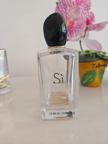 Frascos de perfumes Giorgio Armani