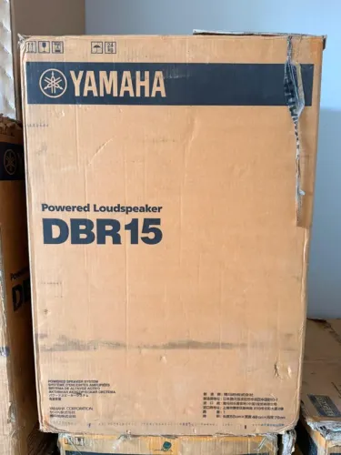 Caixa de som YAMAHA DBR15