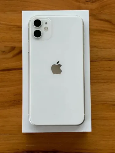iPhone 11 Branco de 64 gigas semi novo Td original