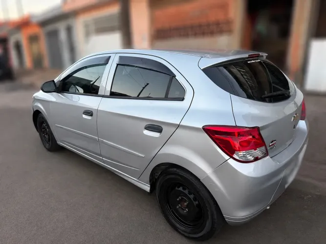 Chevrolet Onix JOY Hatch 1.0 8V Flex Mec. 4P 2018