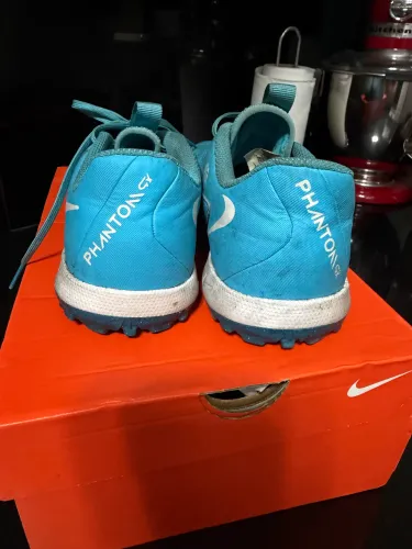 Chuteira Nike phantom gx2 academy society