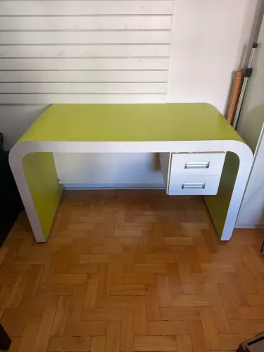 Escrivaninha com Design Moderno em Verde e Branco