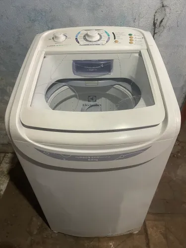 Máquina de lavar estragada - Máquina estragada