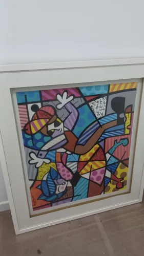 Dois quadros com réplicas do Romero Britto, molduras