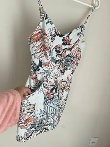 Camisas e Vestidos