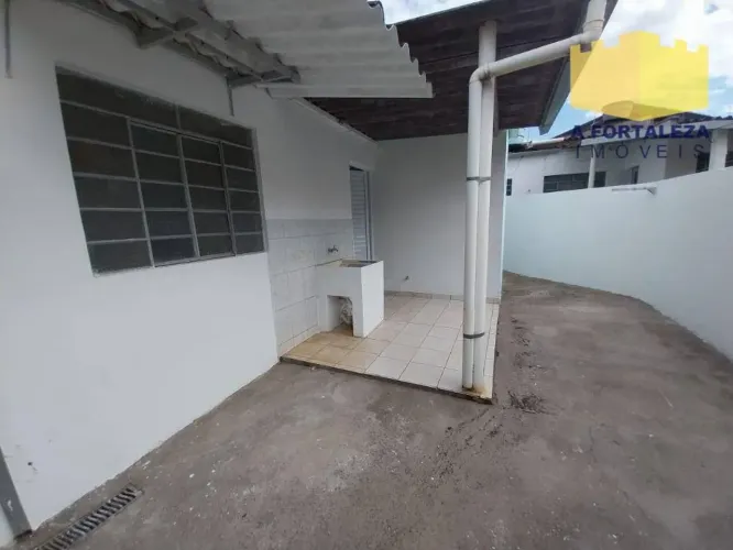 Casa Fundos com 1 dormitório para alugar por R$ 892/mês - Cidade Jardim II - Americana/SP