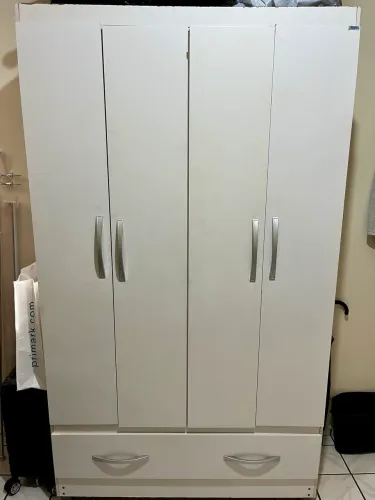 Guarda roupas 4 portas e gaveta