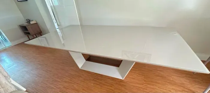 Vendo Mesa de vidro com base em madeira de lei