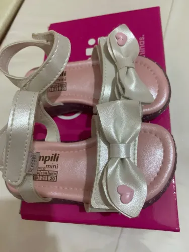 Sandália Pampili com pisca pisca, pontuação 19