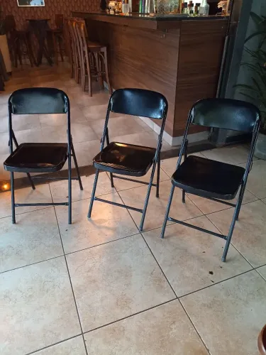 Conjunto de 11 cadeiras de aço dobráveis