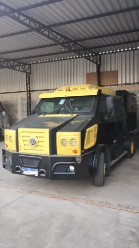 Carro forte conservado aceita troca