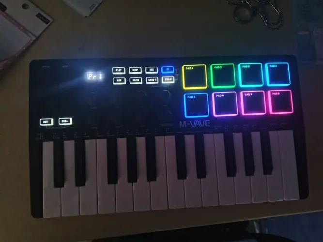 Controlador MIDI M-VAVE SMK 25